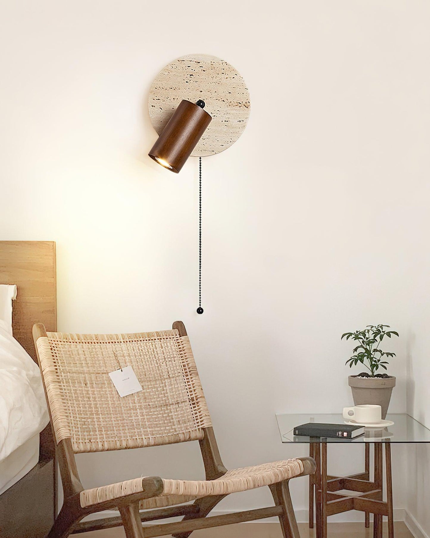 Wandlamp Scandinavisch met Draaibare Spot en Trekketting op Ronde Travertijn Basis