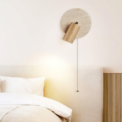Wandlamp Scandinavisch met Draaibare Spot en Trekketting op Ronde Travertijn Basis