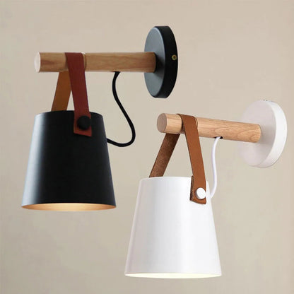 Wandlamp Scandinavisch met Houten Arm en Metalen Kap