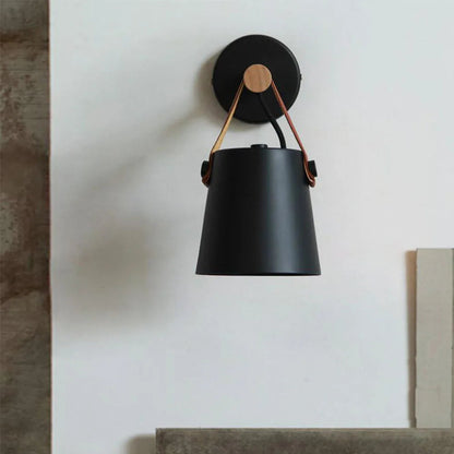 Wandlamp Scandinavisch met Houten Arm en Metalen Kap
