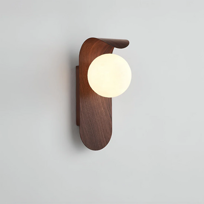 Wandlamp Scandinavisch met Houten Paneel en Glazen Bol