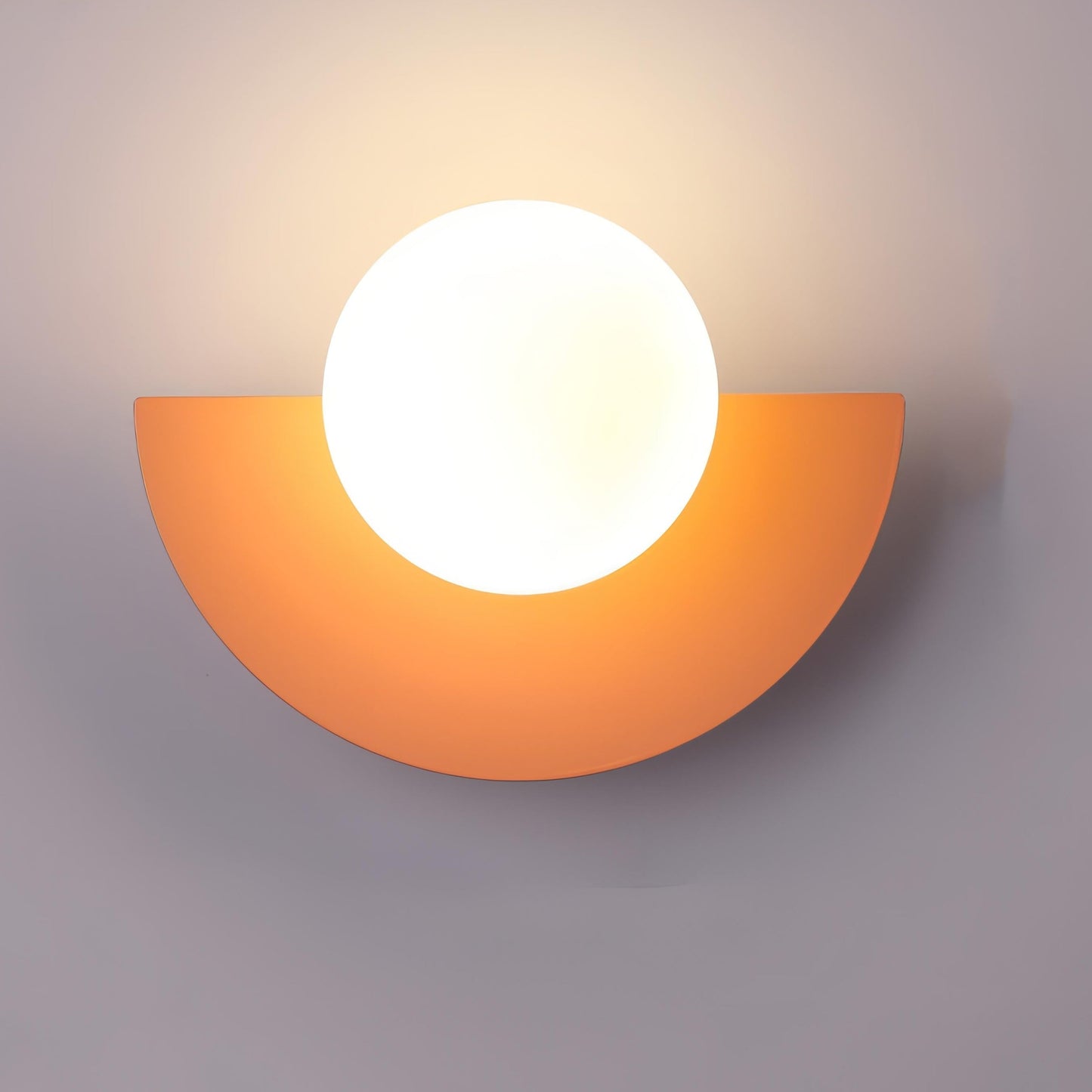Wandlamp Scandinavisch met Ronde Bol en Halfcirkelvormige Kap