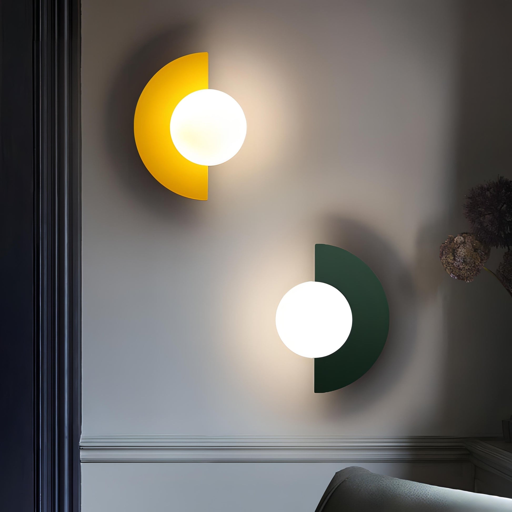 Wandlamp Scandinavisch met Ronde Bol en Halfcirkelvormige Kap