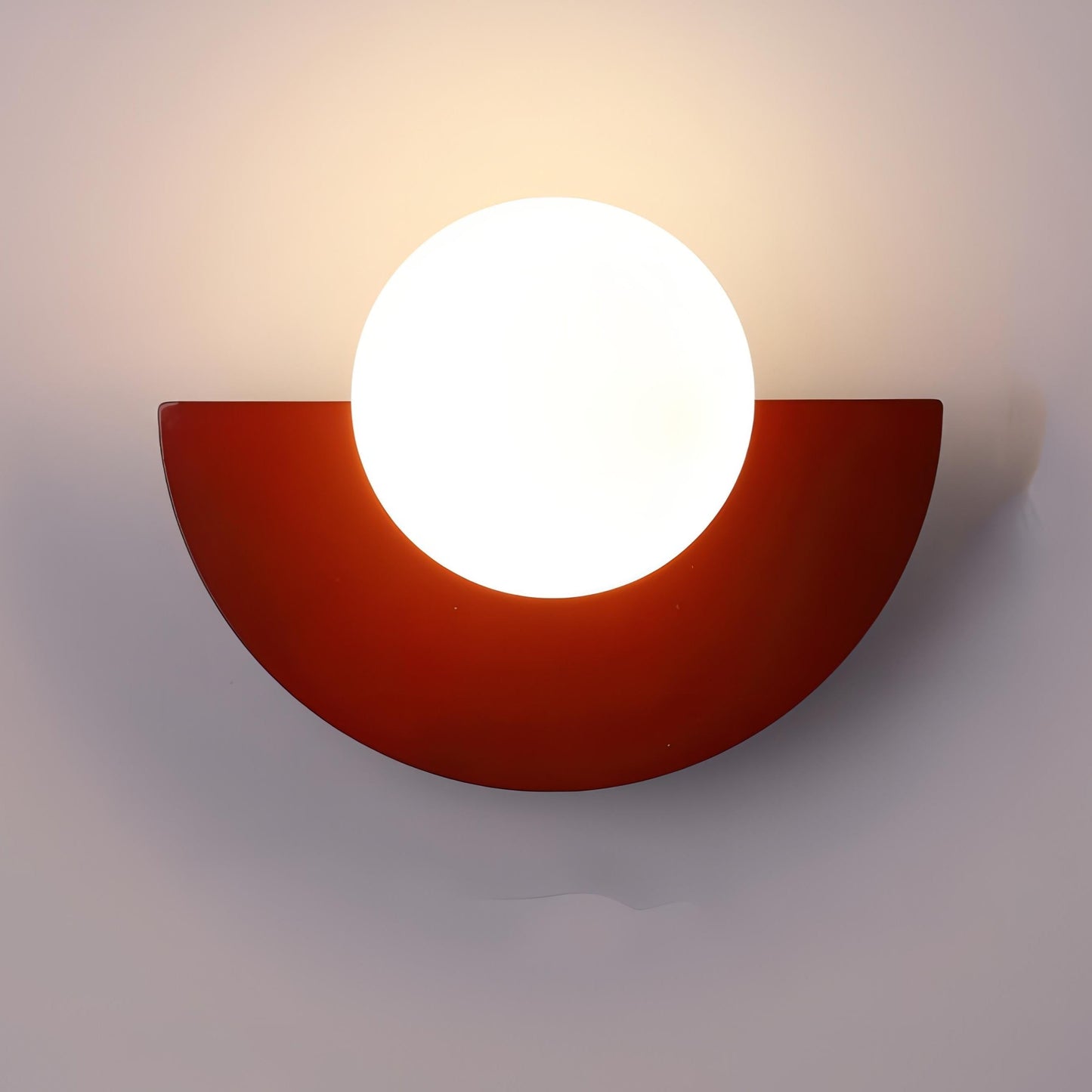 Wandlamp Scandinavisch met Ronde Bol en Halfcirkelvormige Kap