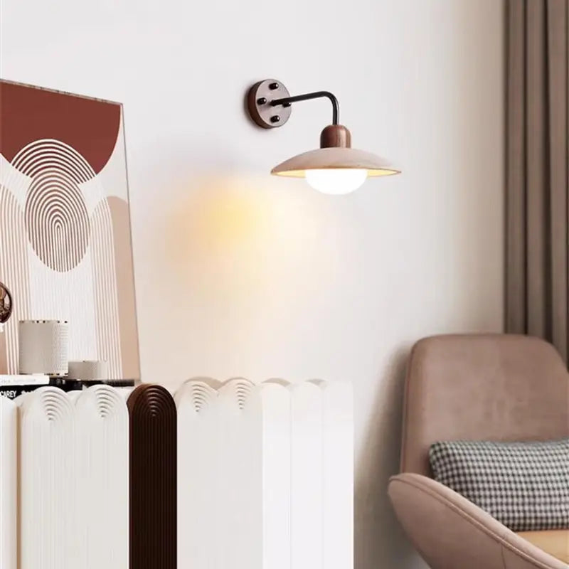 Wandlamp Scandinavisch met Ronde Kap en Houten Detail