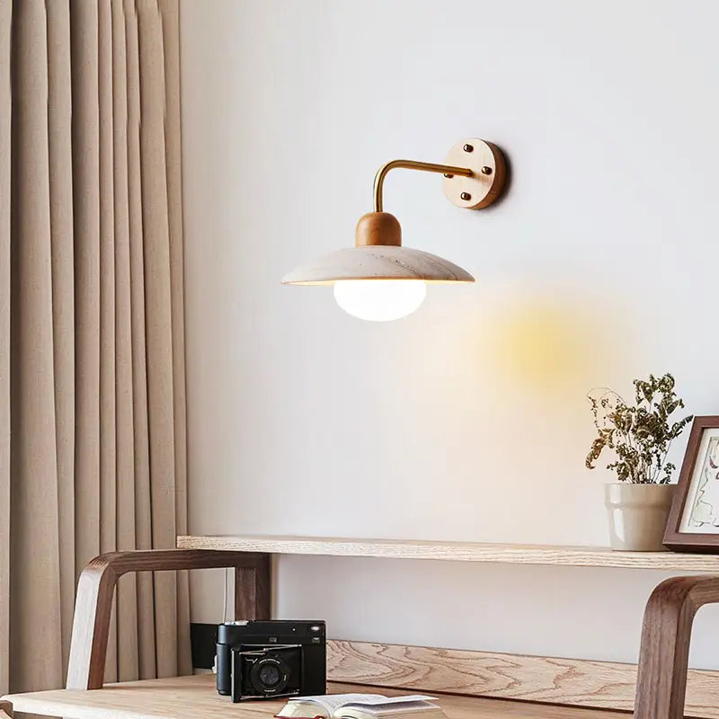Wandlamp Scandinavisch met Ronde Kap en Houten Detail