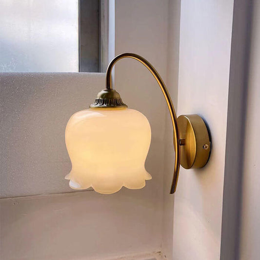 Wandlamp Vintage met Bloemvormige Glazen Kap en Gebogen Arm