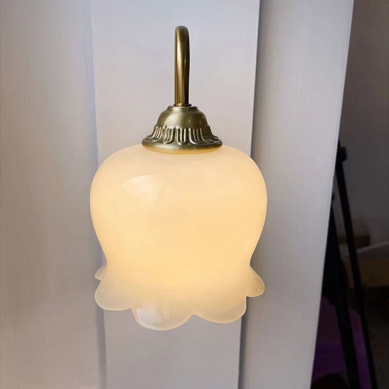 Wandlamp Vintage met Bloemvormige Glazen Kap en Gebogen Arm