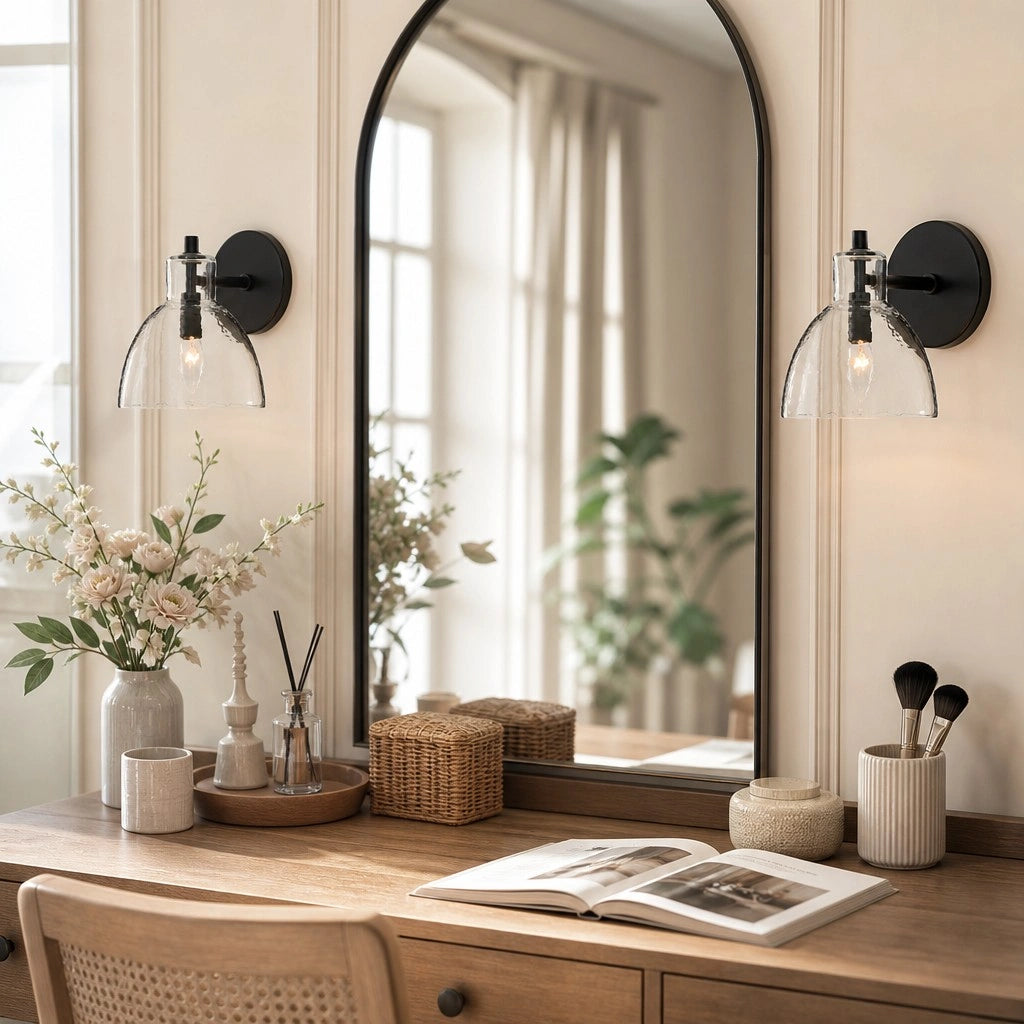 Wandlamp Vintage met Gehamerd Glazen Kap en Metalen Arm