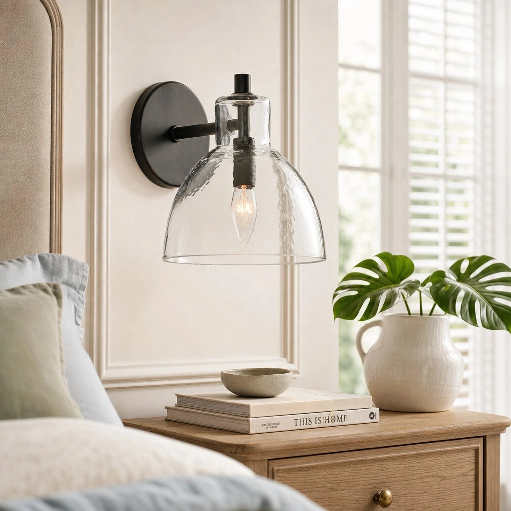Wandlamp Vintage met Gehamerd Glazen Kap en Metalen Arm