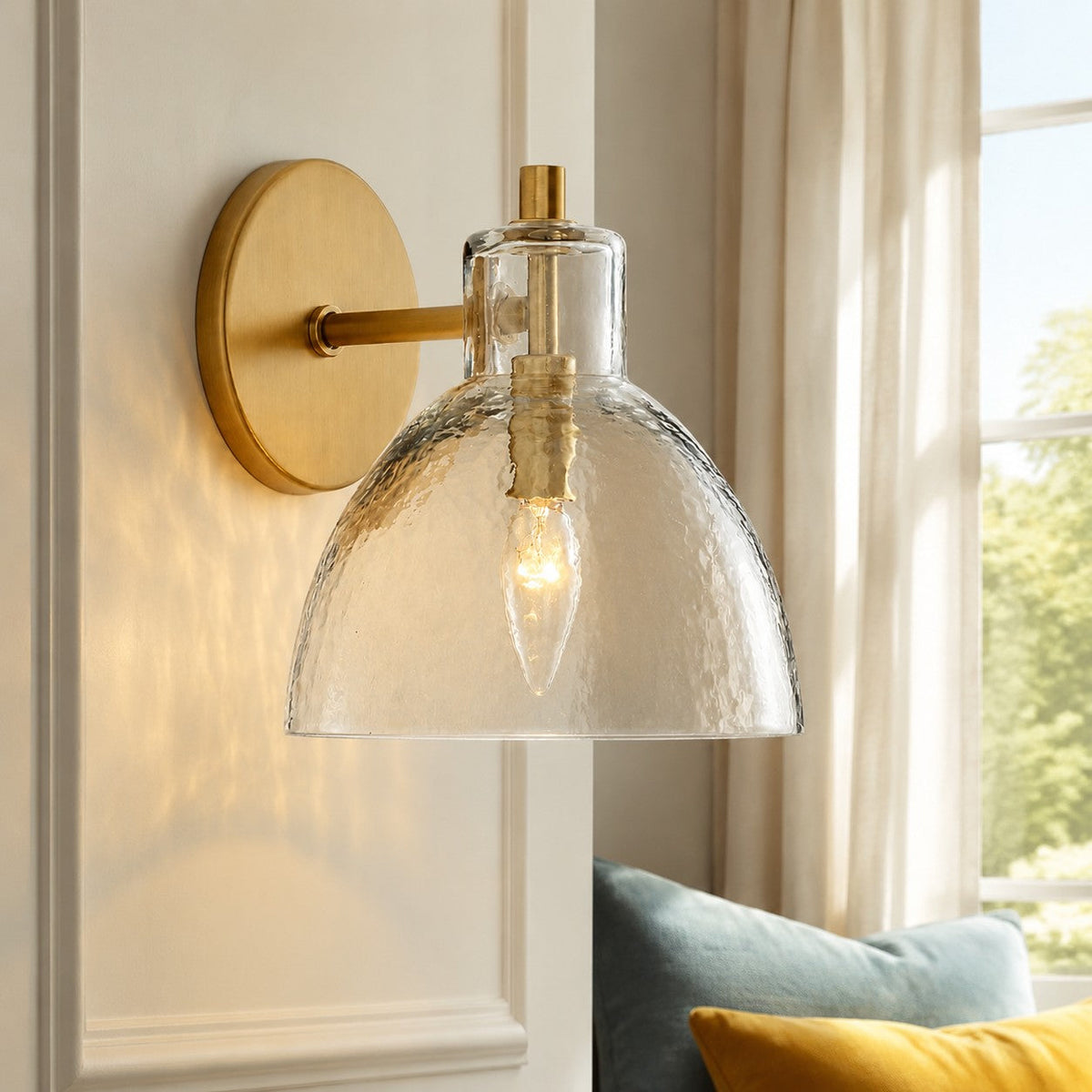Wandlamp Vintage met Gehamerd Glazen Kap en Metalen Arm