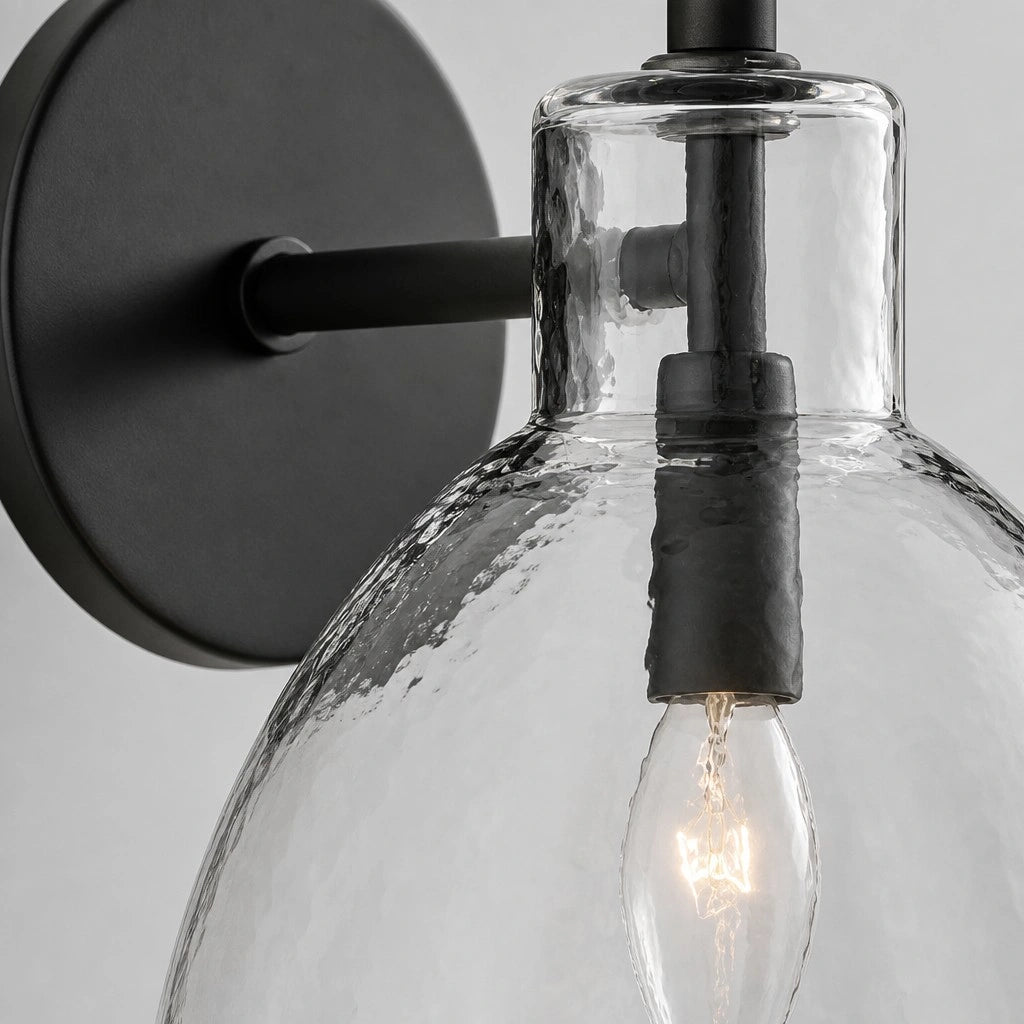 Wandlamp Vintage met Gehamerd Glazen Kap en Metalen Arm