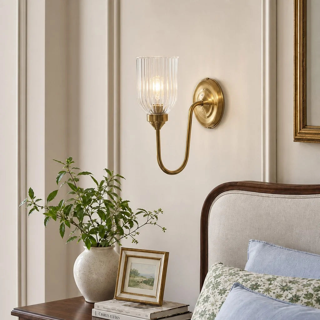Wandlamp Vintage met Geribbelde Glazen Kap en Gebogen Arm