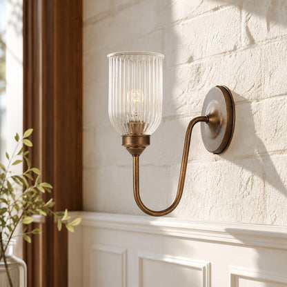 Wandlamp Vintage met Geribbelde Glazen Kap en Gebogen Arm