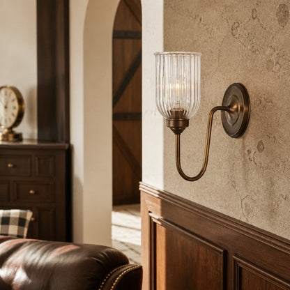 Wandlamp Vintage met Geribbelde Glazen Kap en Gebogen Arm